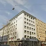 Hotel Dolomit München